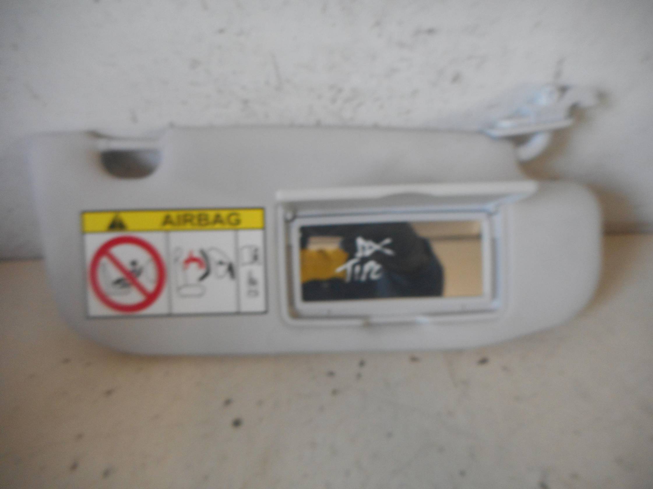 Aletta parasole parabrezza dx.